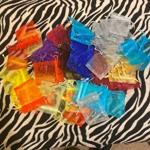 100 GIFT BAGS  , ORGANZA..